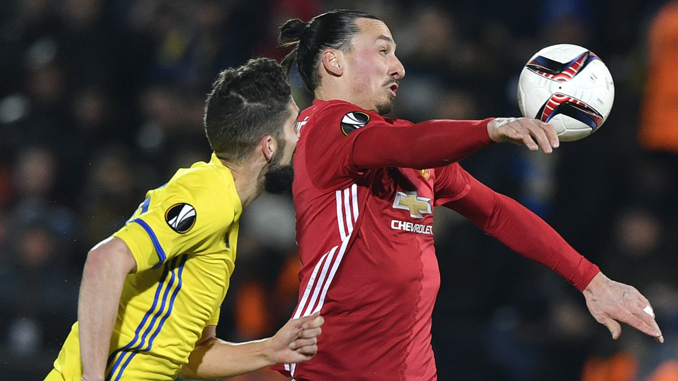 Миха Мевля в борьбе со Златаном Ибрагимовичем Миха Мевля в борьбе со Златаном Ибрагимовичем