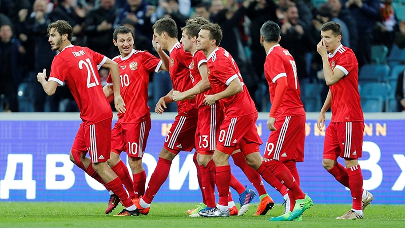 Футболисты сборной России