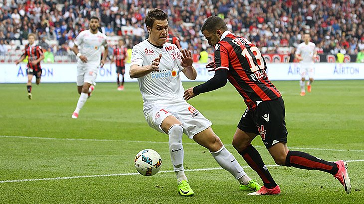 Команда Люсьена Фавра закрепилась на третьей строке турнирной таблицы