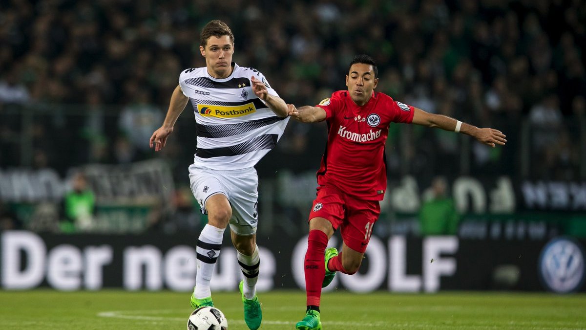 Гладбахская «Боруссия» по пенальти проиграла «Айнтрахту»