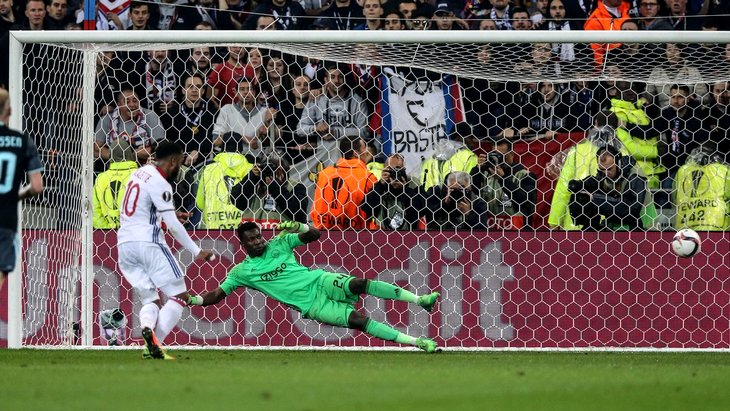 «Лион» не смог отыграться в противостоянии с «Аяксом»