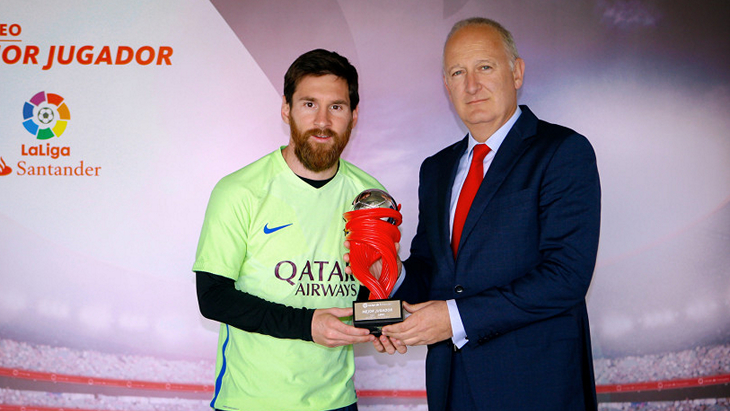 Лионель Месси с наградой