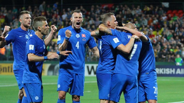 Словаки отстают от Англии на два очка