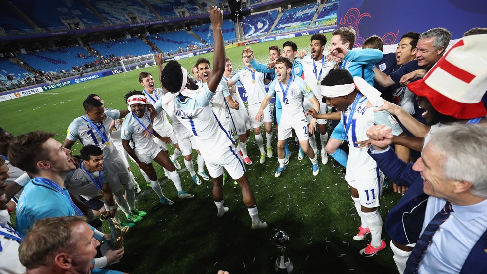 Англичане завоевали трофей