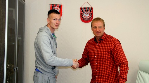 Артур Нигматуллин (слева)