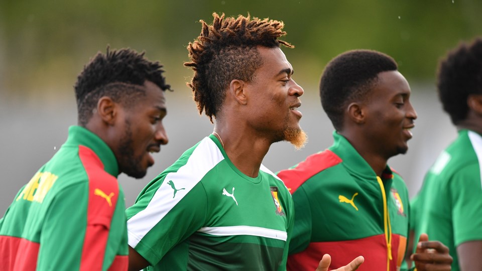 Адольф Тейку (в центре)