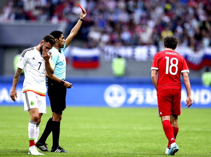 Юрий Жирков получил красную карточку в середине второго тайма