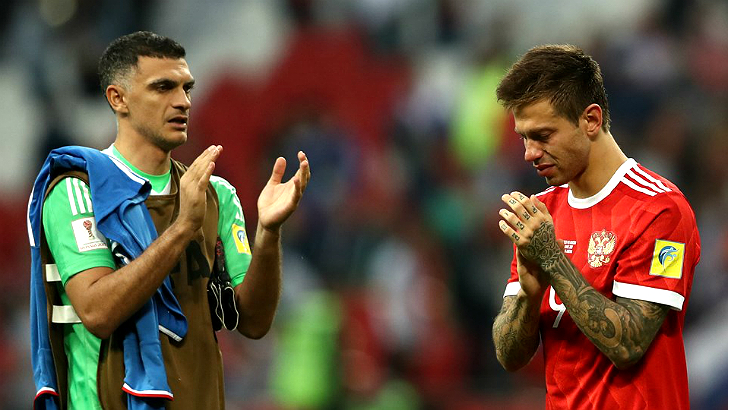 Федор Смолов (справа)