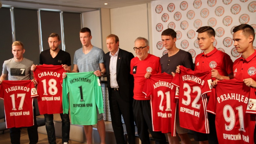 «Амкар» представил новичков