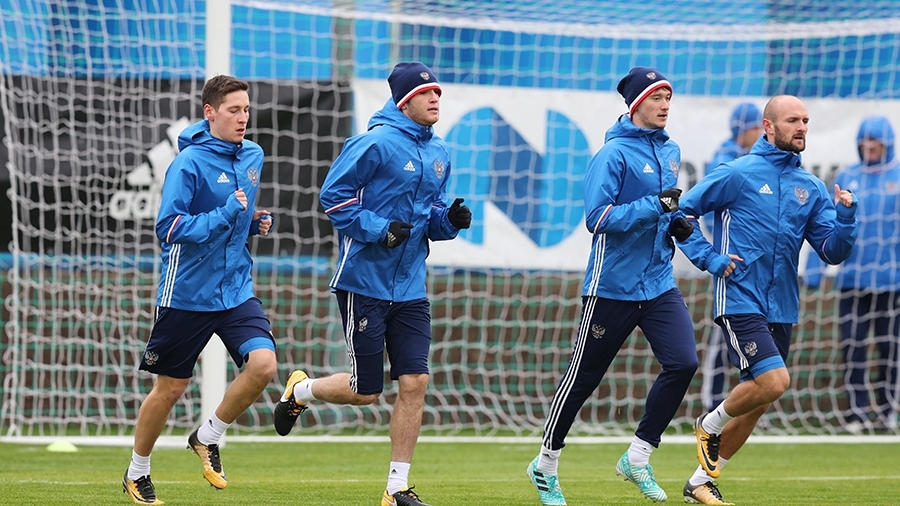 Футболисты сборной России