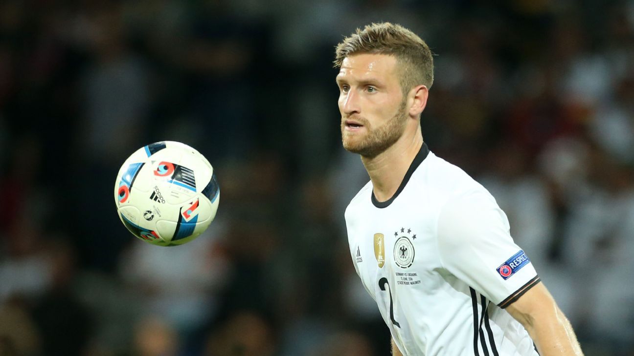 Шкодран Мустафи