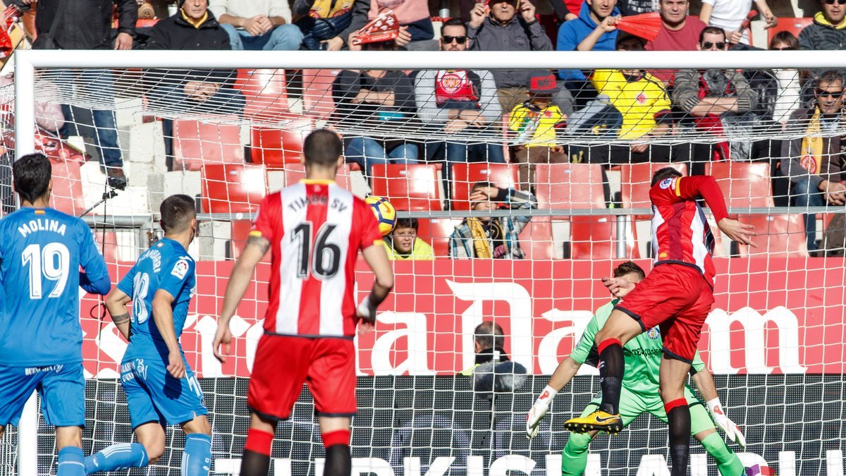 Гол Кристиана Стуани вывел его команду на 6-е место