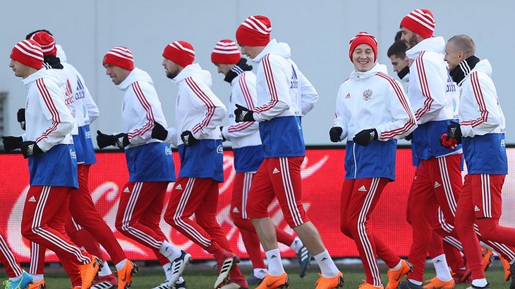 Футболисты сборной России