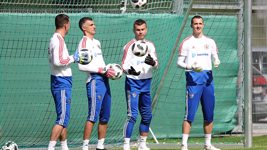 Футболисты сборной России