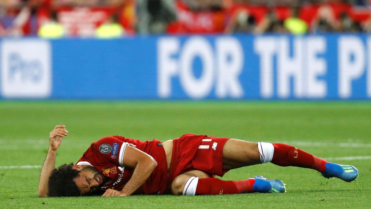 Мохаммед Салах после получения травмы