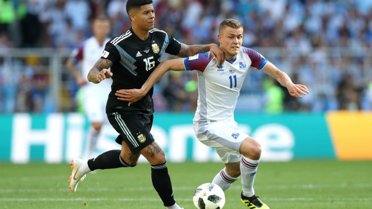 Аргентинские защитник не сдержали Финнбогассона