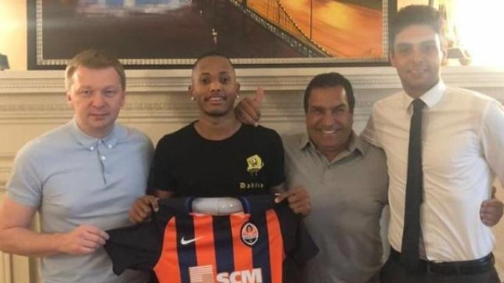 Фернандо и представители клуба