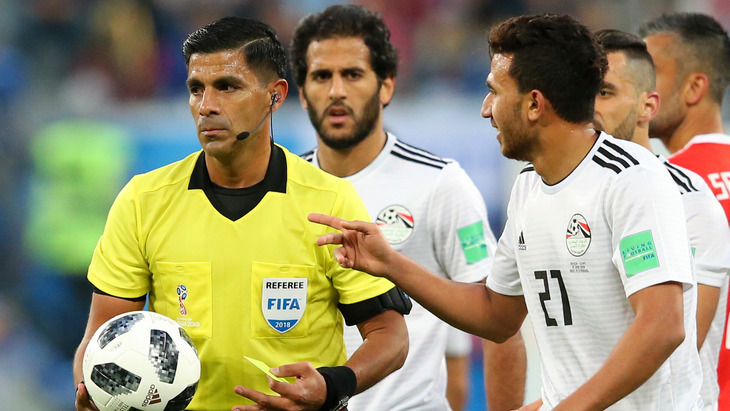 Энрике Касерес в матче Россия — Уругвай