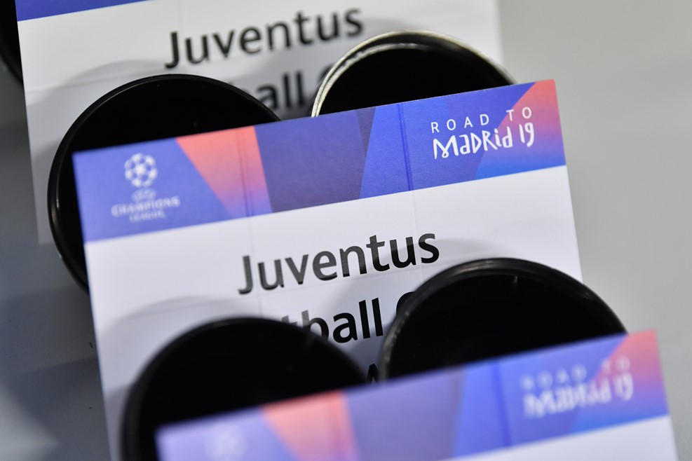 Карточки с названиями команд