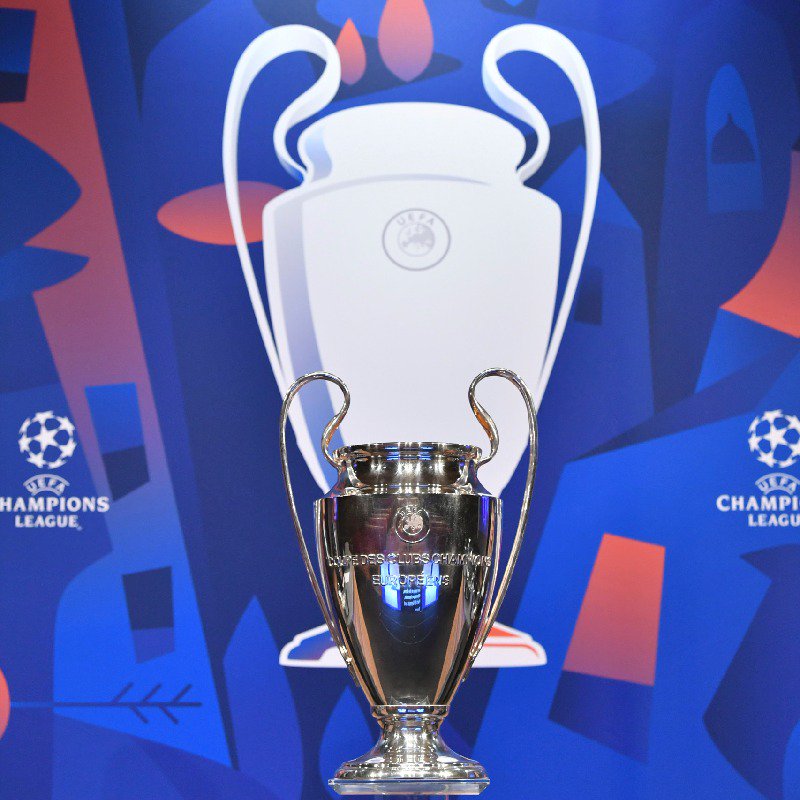 Кубок Лиги чемпионов на фоне графики финала-2019