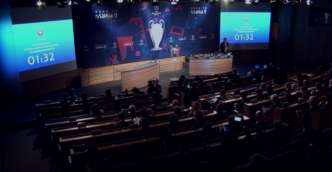 Зал в Ньоне