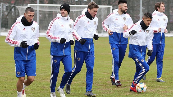 Футболисты сборной России