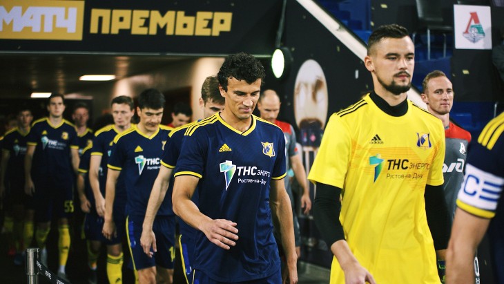 Выход команд из-под трибунного помещения Выход команд из-под трибунного помещения