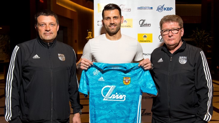 Юрий Лодыгин и представители «Арсенала»