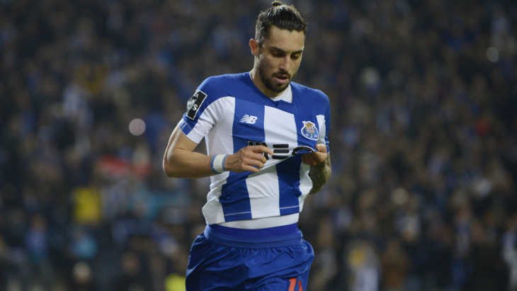 Алекс Теллес