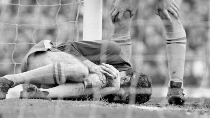 Питер Бонетти получил травму колена