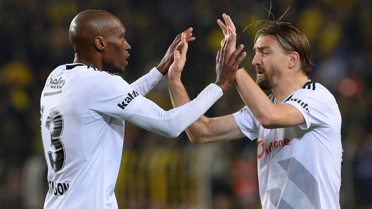 Один из заразившихся — футболист