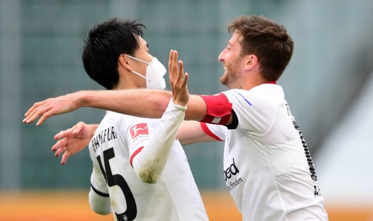 Футбол вернулся с множеством ограничений