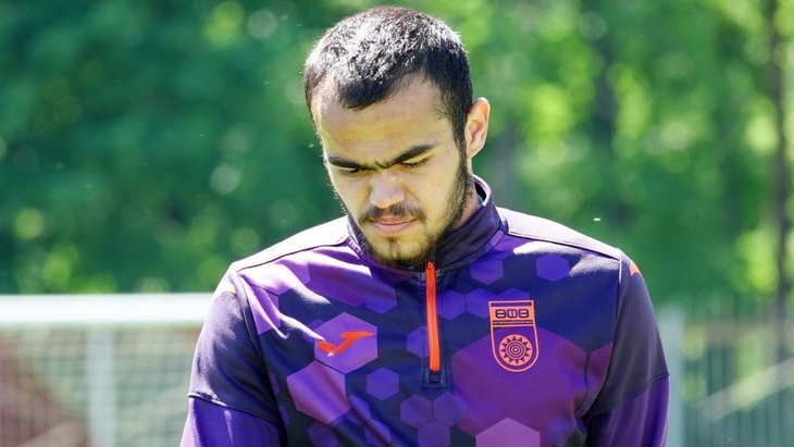 Остон Урунов