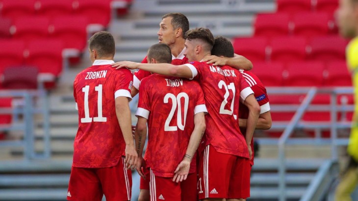 Футболисты сборной России