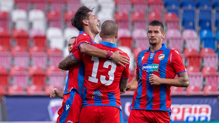 Футболисты «Виктории»