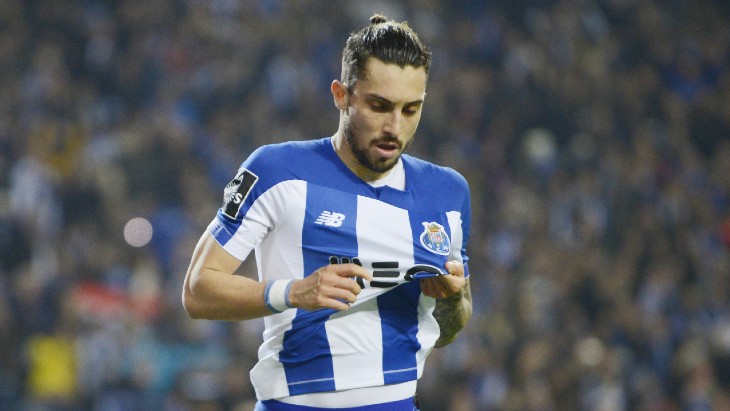 Алекс Теллес