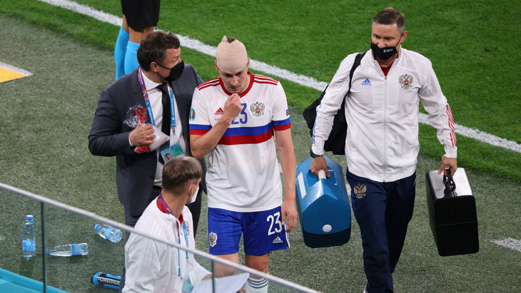 Далер Кузяев не смог завершить матч с Бельгией