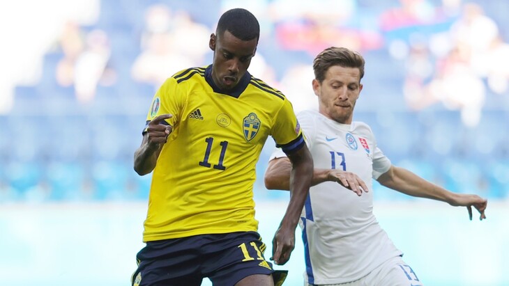 Александер Исак