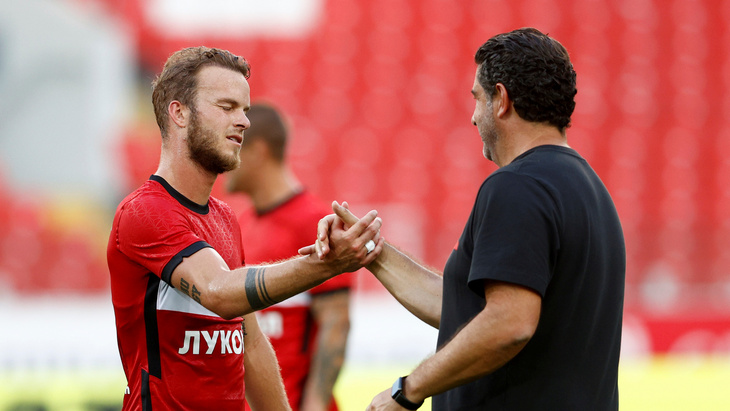 Йоррит Хендрикс и главный тренер «Спартака» Руй Витория