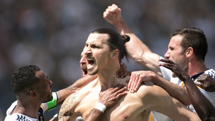 Ибрагимович празднует сумасшедший дебютный гол в MLS