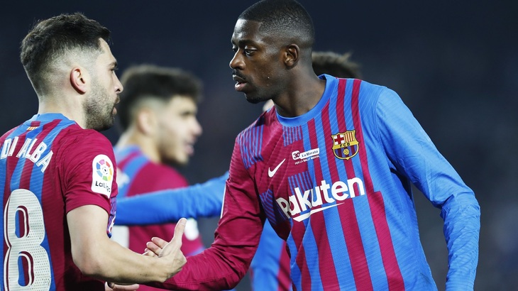 Дембеле (справа) едва не стал героем матча