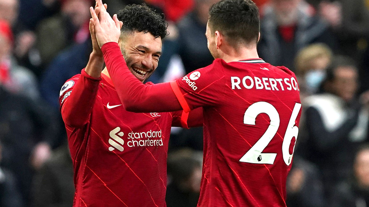 Окслейд-Чемберлен (слева) стал одним из героев матча Окслейд-Чемберлен (слева) стал одним из героев матча