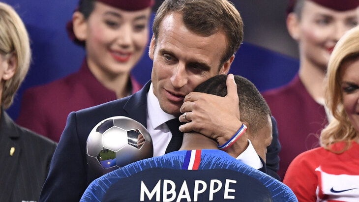 Эмманюэль Макрон и Килиан Мбаппе после финала ЧМ-2018