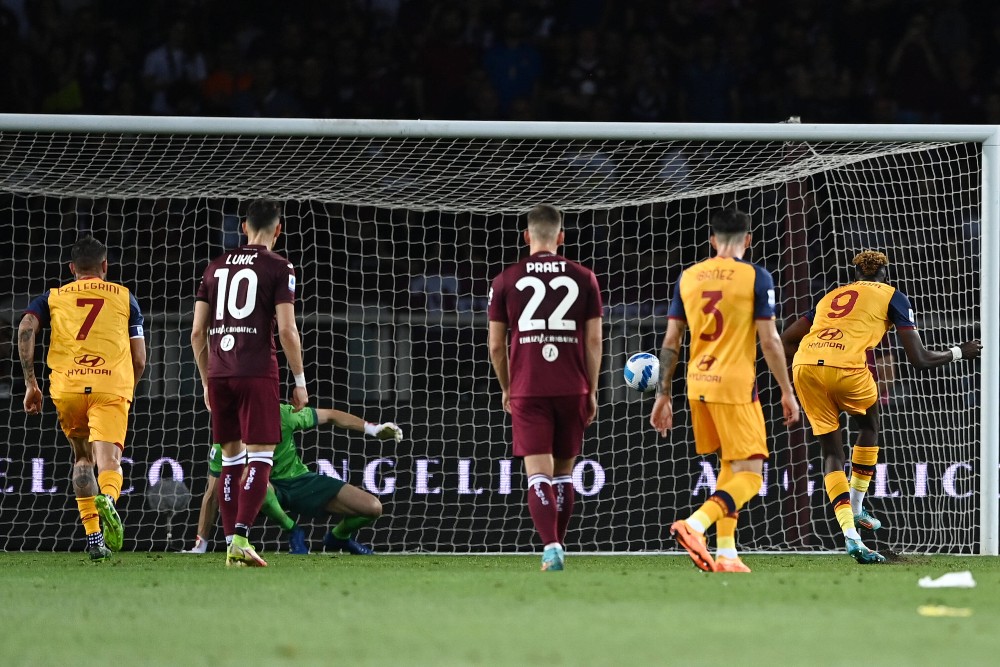 Абрахам забивает пенальти