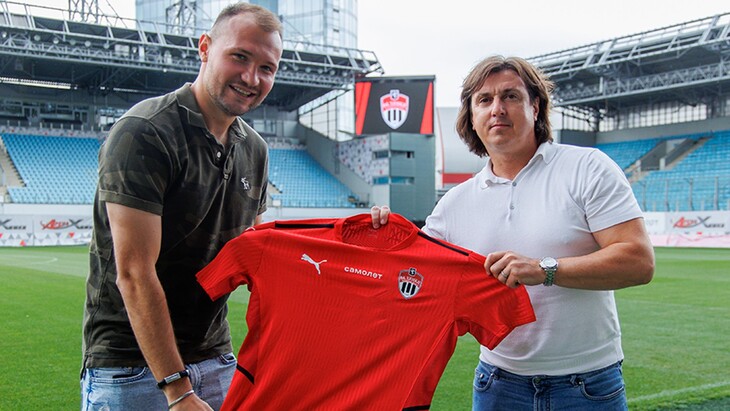 Алексей Никитин (слева)