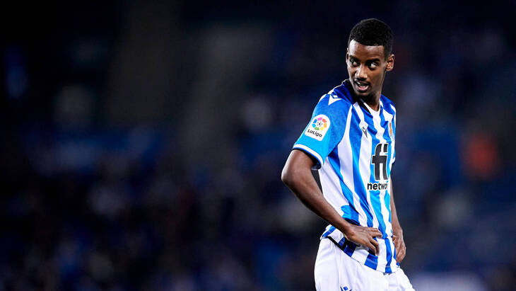 Александер Исак