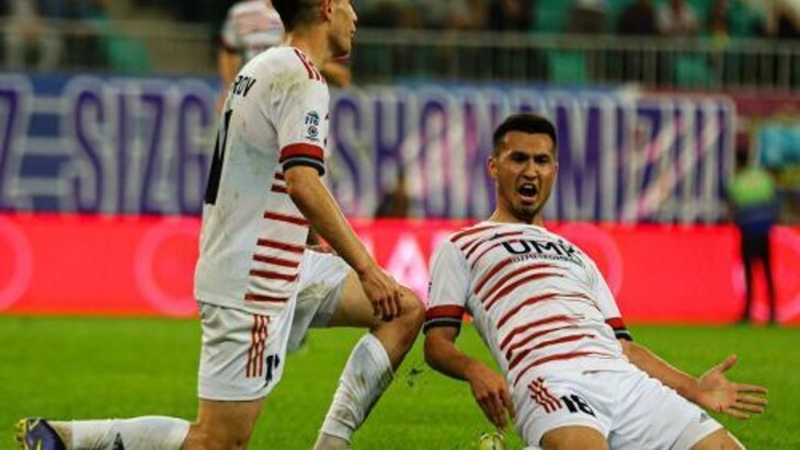 Умарали Рахмоналиев (справа)