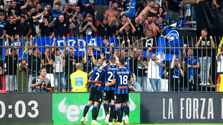 «Аталанта» празднует победу над ФК «Монца» в Серии А