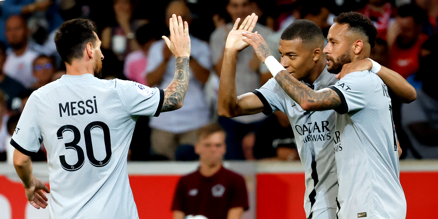 Лионель Месси в компании Неймара и Килиана Мбаппе