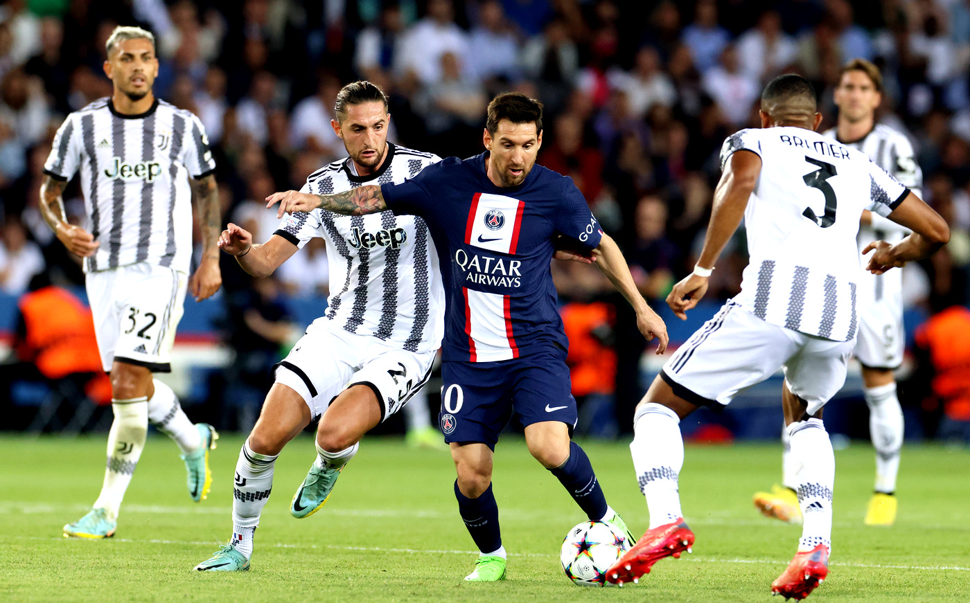 В окружении игроков «Ювентуса»